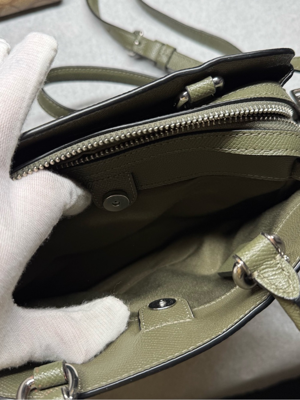 Coach Olive Saffiano Crossbody Bag with Adjustable Strap and wallet - Picture 8 of 15